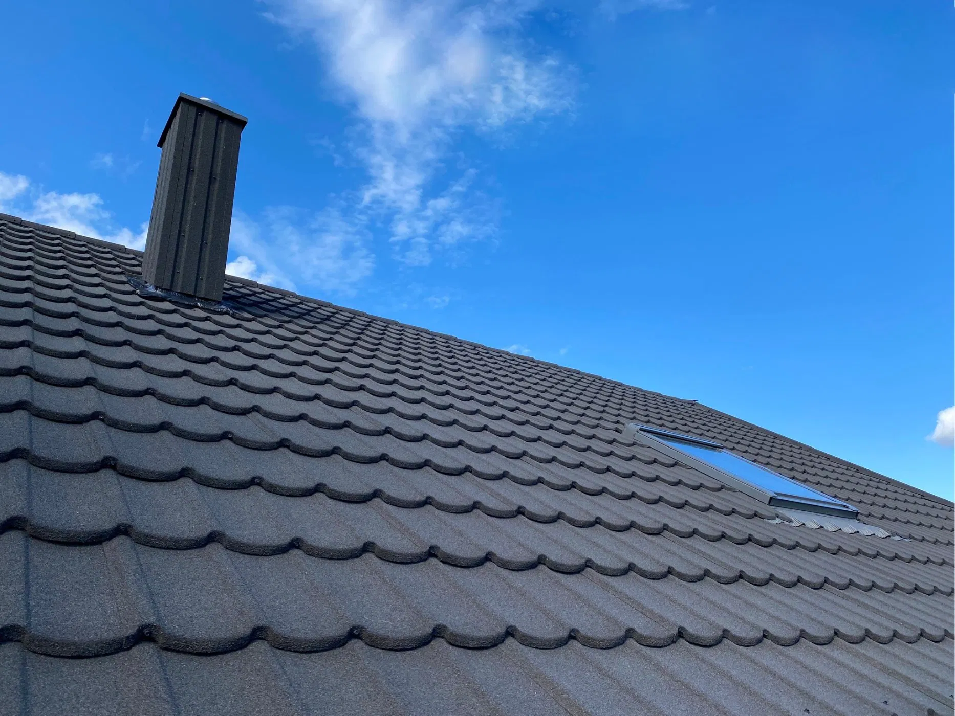 New Tudor Type Roofing Tiles Houses Building Materials Zambia Stone Coated Metal Roof Tile New Tudor Type Roofing Tiles Houses Building Materials Zambia Stone Coated Metal Roof Tile